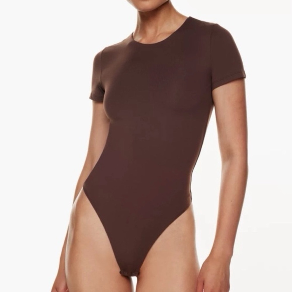 Aritzia Contour Brown Short Sleeve Bodysuit
